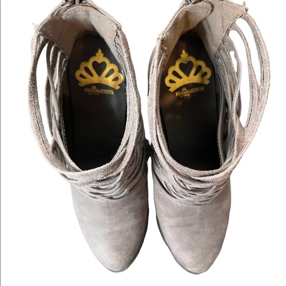 Fergalicious 💋 heeled booties, taupe. Size 8.5 - Picture 3 of 6